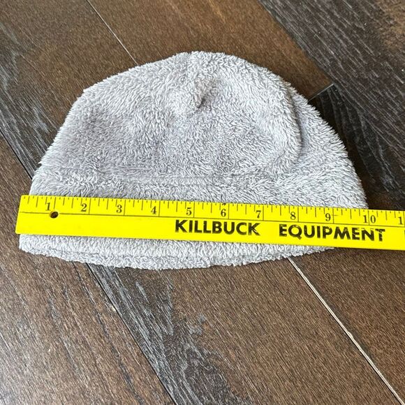 The north face youth beanie toboggan size medium gray fuzzy warm cozy ski snow w - Picture 7 of 7